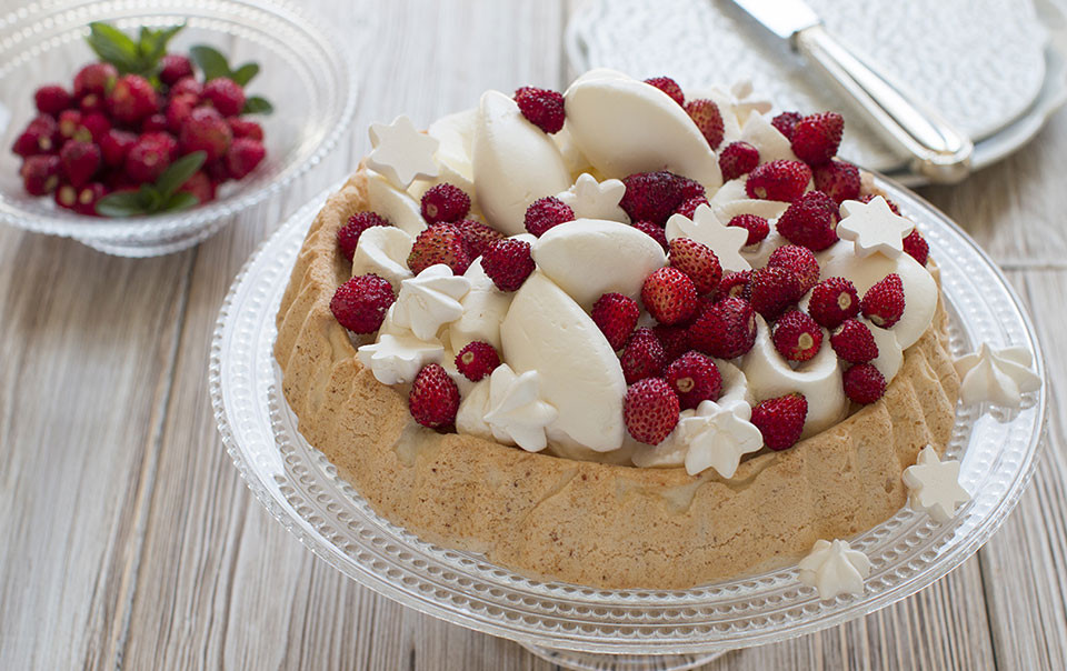 torta-mandorle-panna-fragoline-meringhe_960x604.jpg torta-mandorle-panna-fragoline-meringhe_960x604.jpg