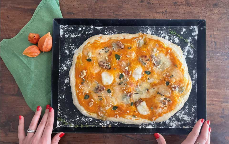 Pinsa zucca Halloween_960x604.jpg Pinsa zucca Halloween_960x604.jpg